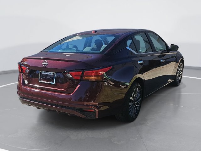 Used 2025 Nissan Altima 2.5 SV FWD image 3