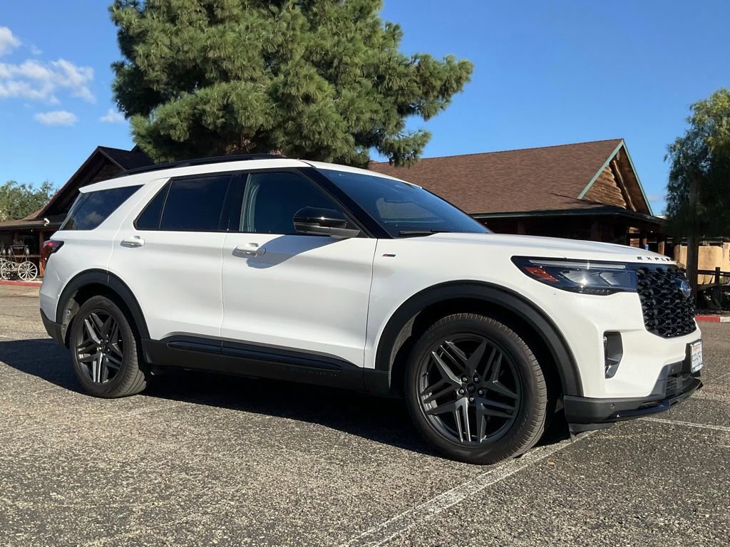 Certified 2025 Ford Explorer ST-Line w/ Premium Package image 14