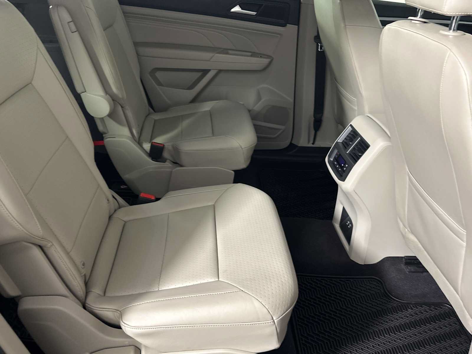 Used 2022 Volkswagen Atlas SE w/ Black Wheel Package AWD/4WD image 18