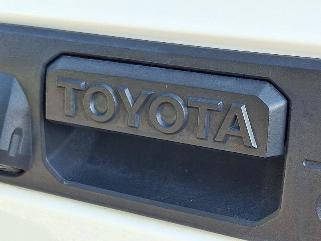 Used 2018 Toyota Tacoma TRD Sport w/ TRD Premium Sport Package AWD/4WD image 30