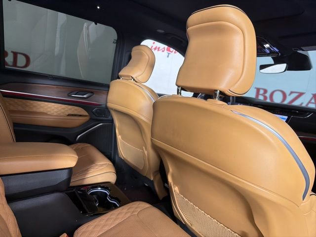 Used 2022 Jeep Grand Cherokee L Summit w/ Luxury Tech Group V image 19