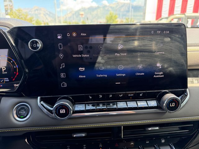 Used 2024 Chevrolet Colorado ZR2 w/ Technology Package AWD/4WD image 16