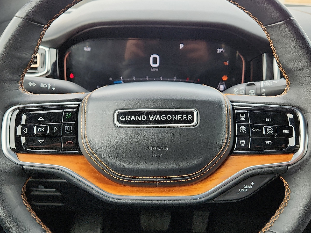 Used 2024 Jeep Grand Wagoneer L Series III AWD/4WD image 11