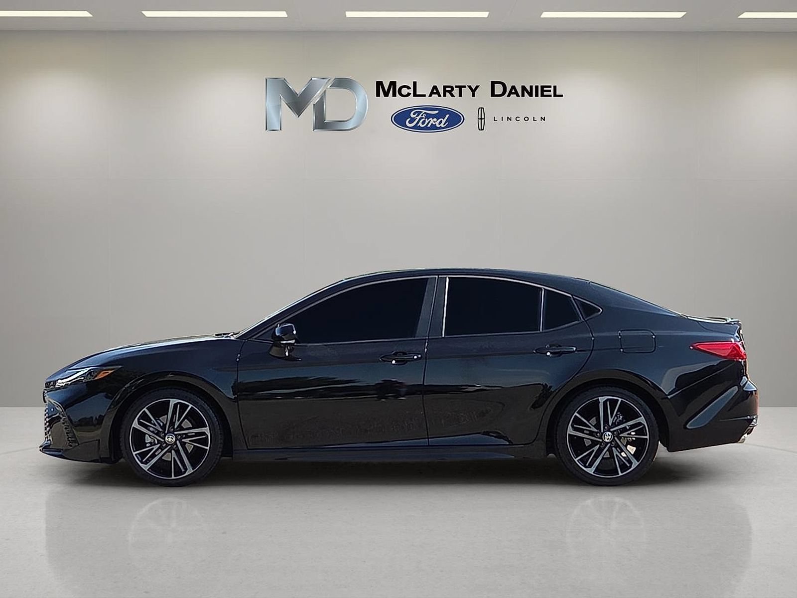 Used 2025 Toyota Camry XSE w/ Premium Plus Package FWD image 3