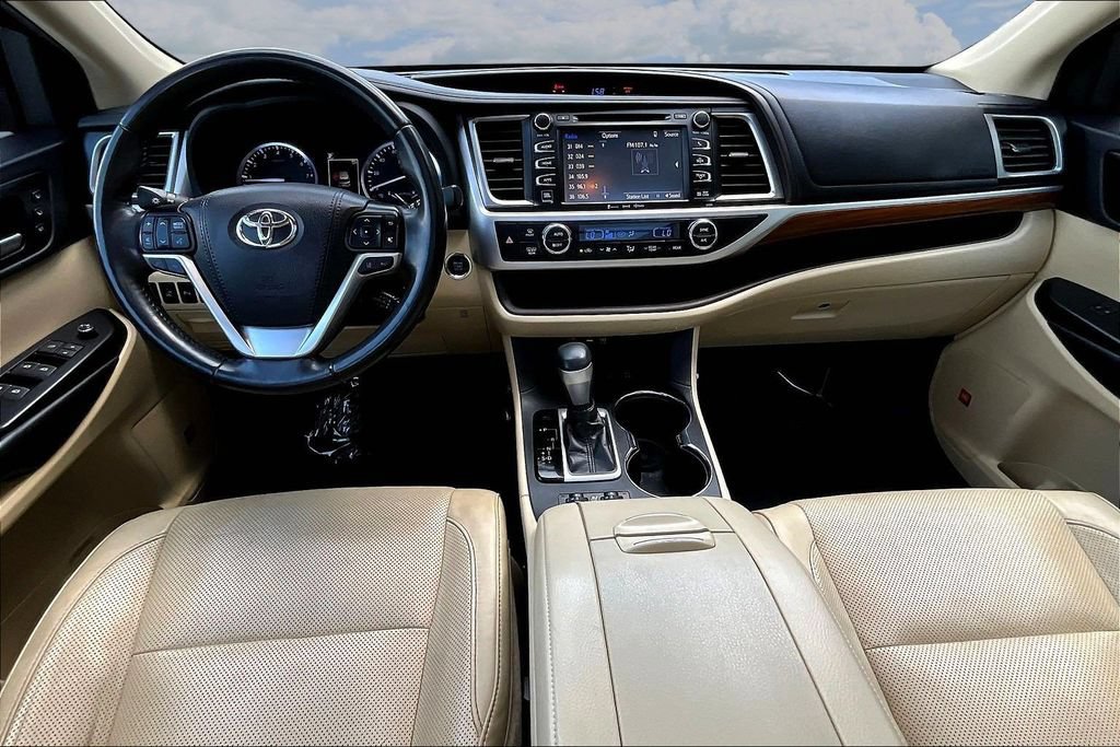 Used 2019 Toyota Highlander Limited Platinum AWD/4WD image 9