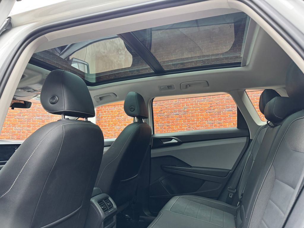 Used 2023 Volkswagen Taos SE w/ Panoramic Sunroof Package AWD/4WD image 8