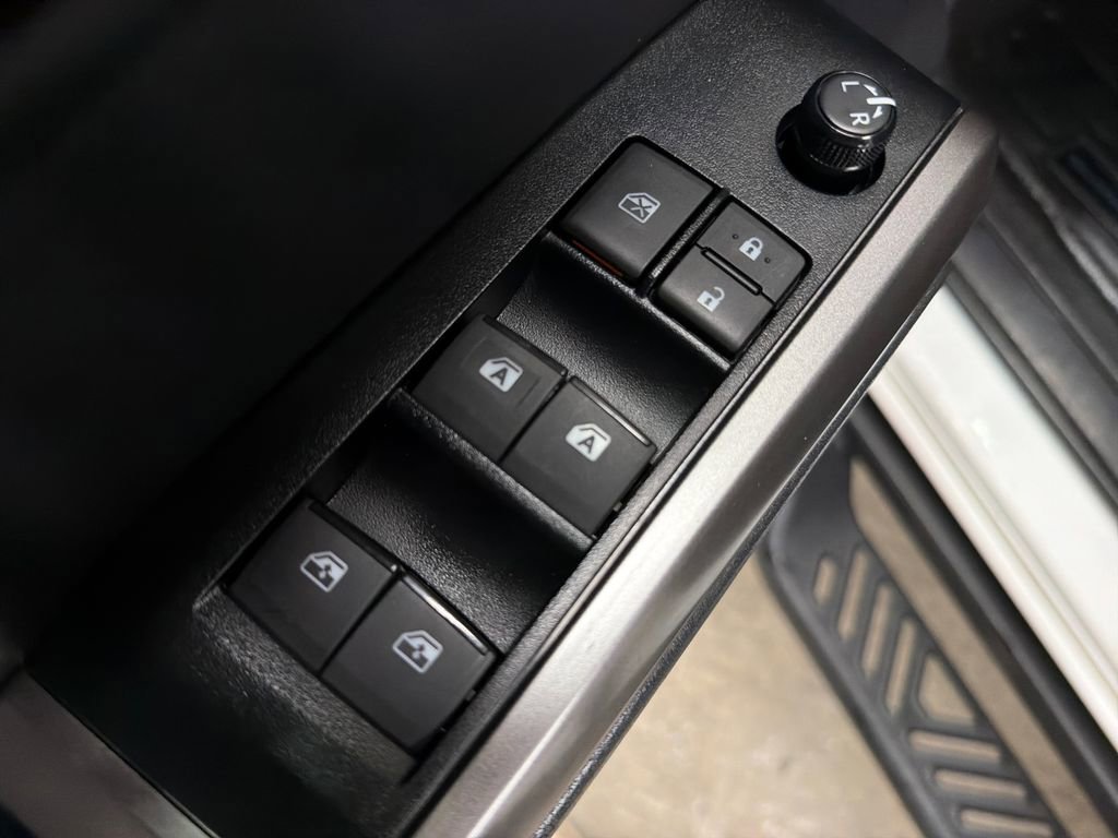 Used 2023 Toyota Tacoma SR5 w/ Technology Package RWD image 17
