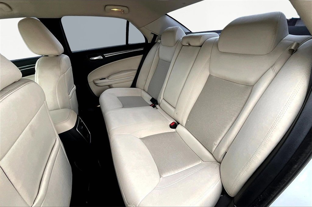 Used 2022 Chrysler 300 Touring w/ Sport Appearance Package image 26