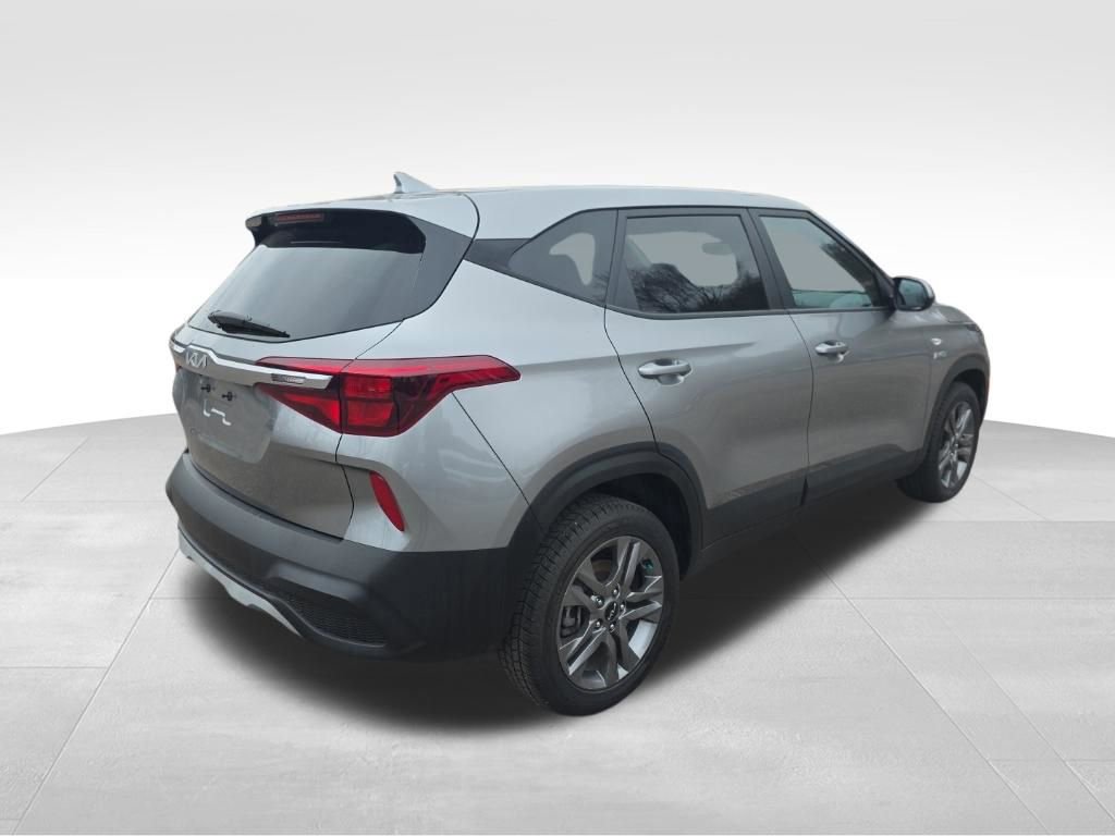 Used 2023 Kia Seltos LX image 3