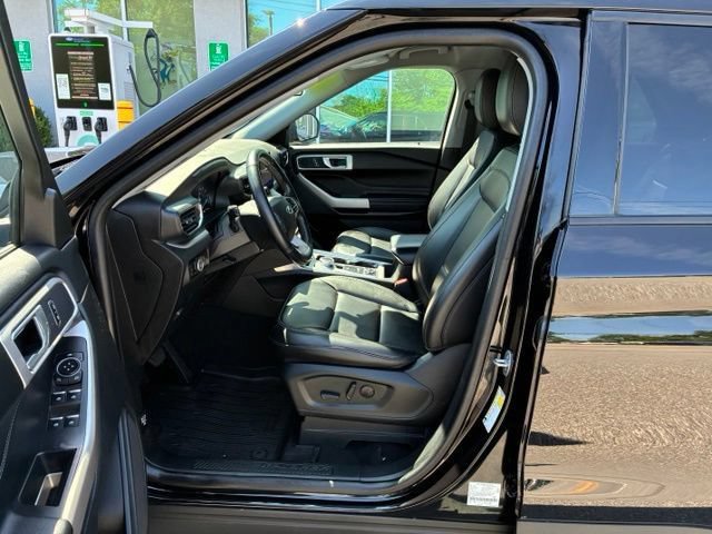 Certified 2023 Ford Explorer XLT w/ Equipment Group 202A AWD/4WD image 19