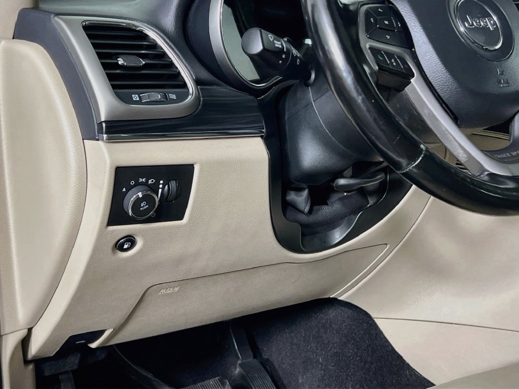 Used 2021 Jeep Grand Cherokee Limited AWD/4WD image 10