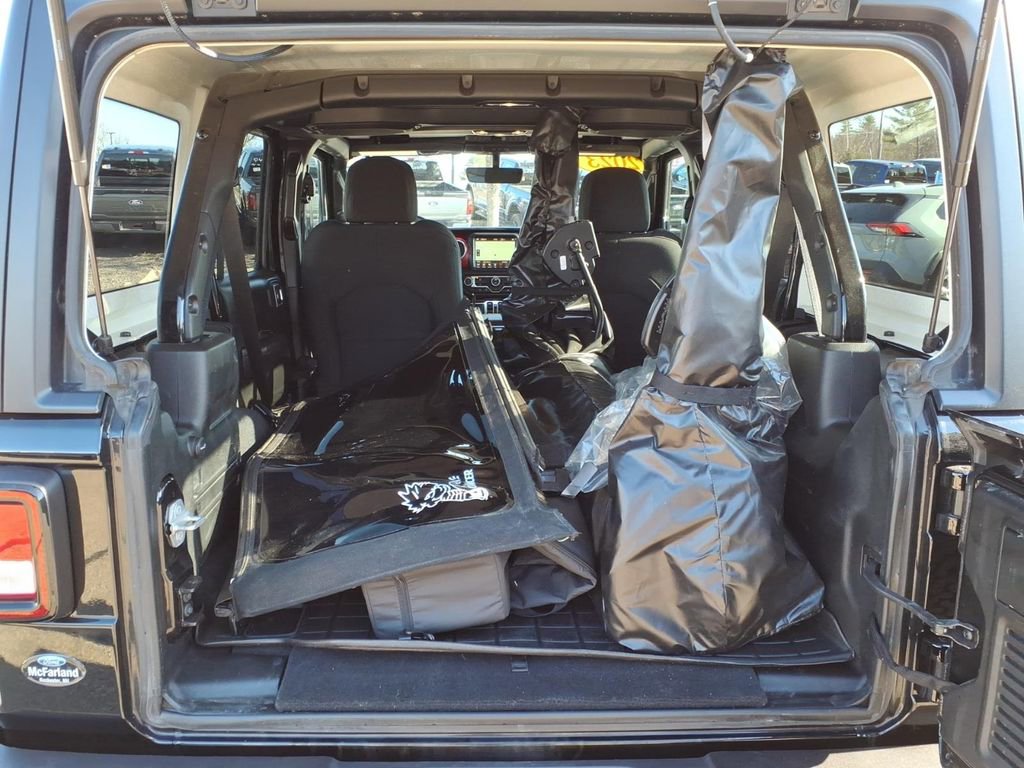 Used 2023 Jeep Wrangler Unlimited Rubicon image 12