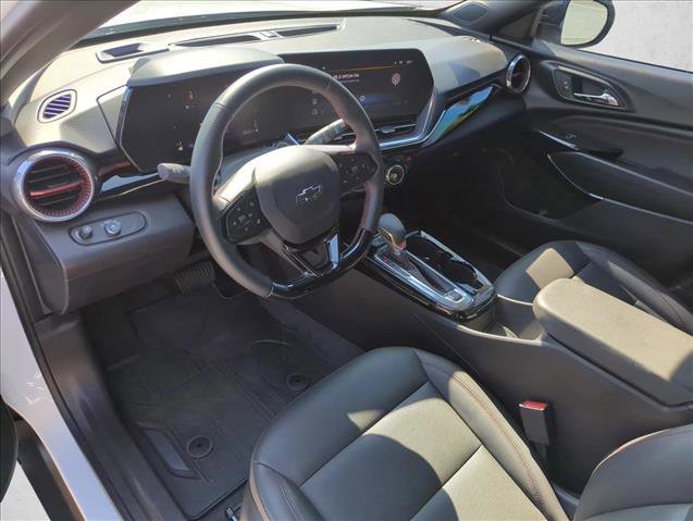 Used 2025 Chevrolet Trax RS image 9