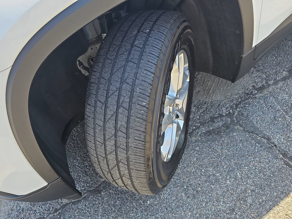 Used 2021 Chevrolet Traverse LS FWD image 33