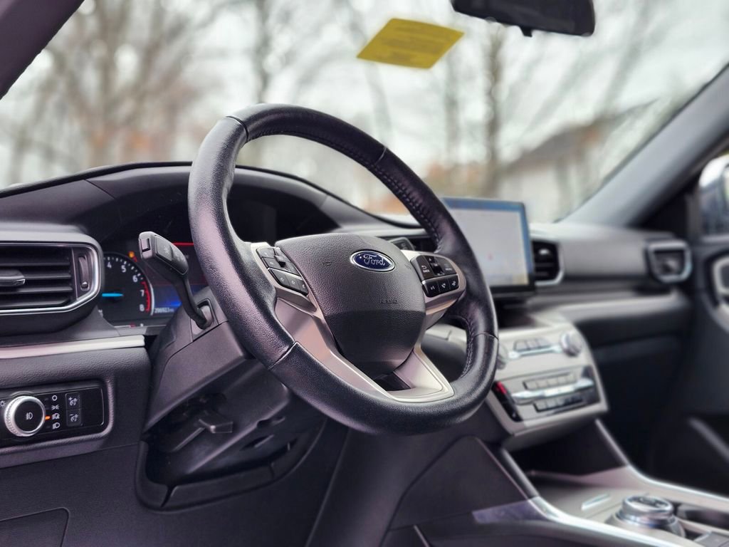 Certified 2022 Ford Explorer XLT w/ Equipment Group 202A image 21