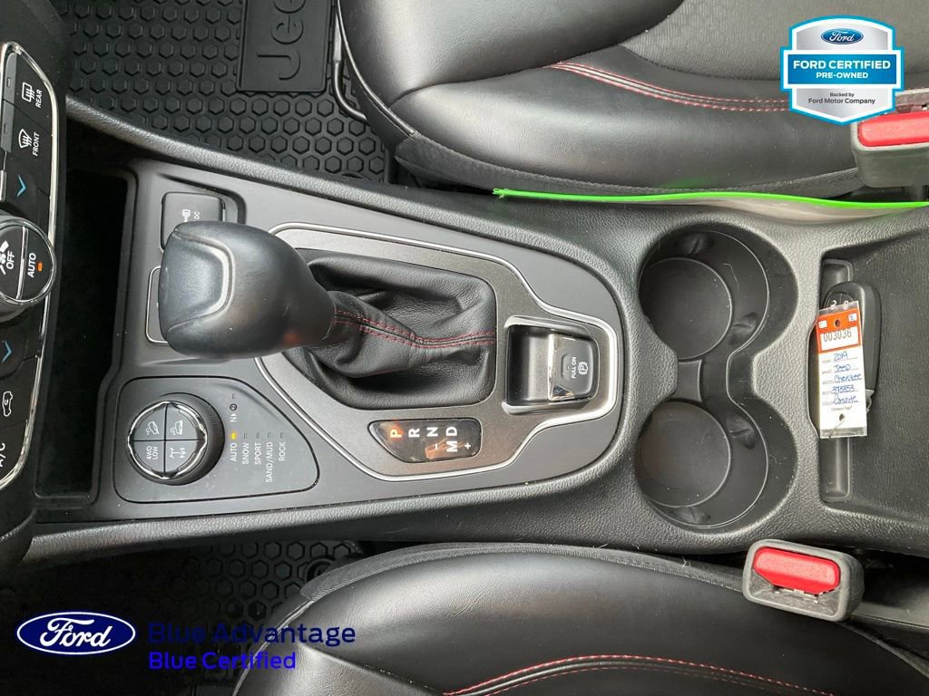Used 2019 Jeep Cherokee Trailhawk w/ Cold Weather Group image 18