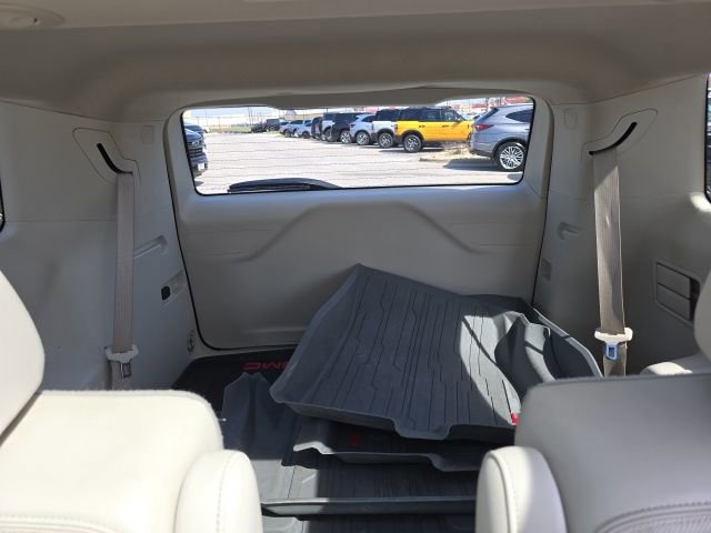 Used 2021 GMC Acadia Denali w/ Denali Ultimate Package image 16