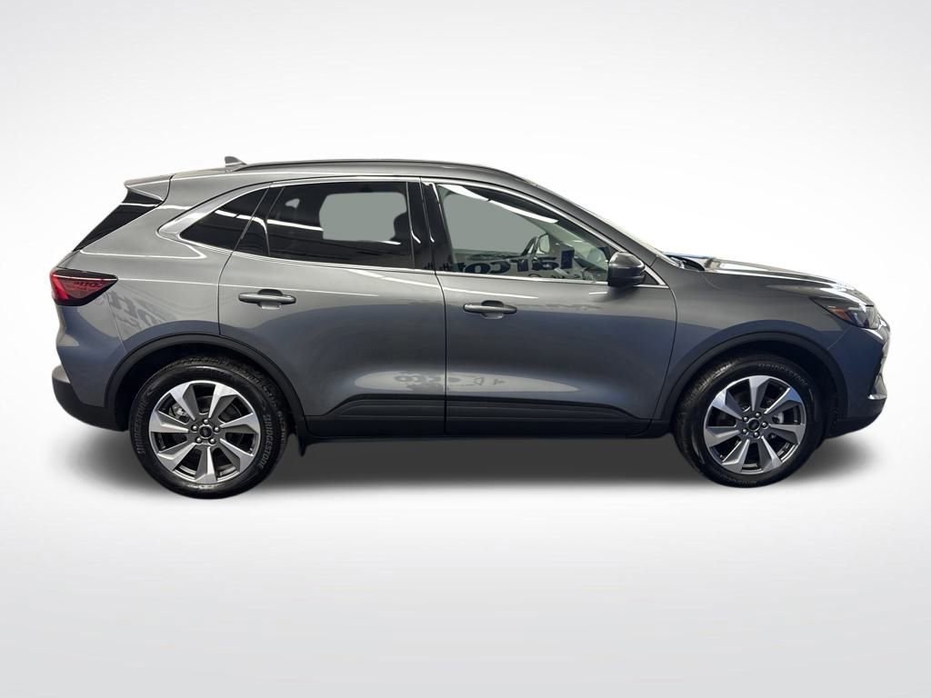 Certified 2025 Ford Escape Platinum w/ Premium Technology Package image 13