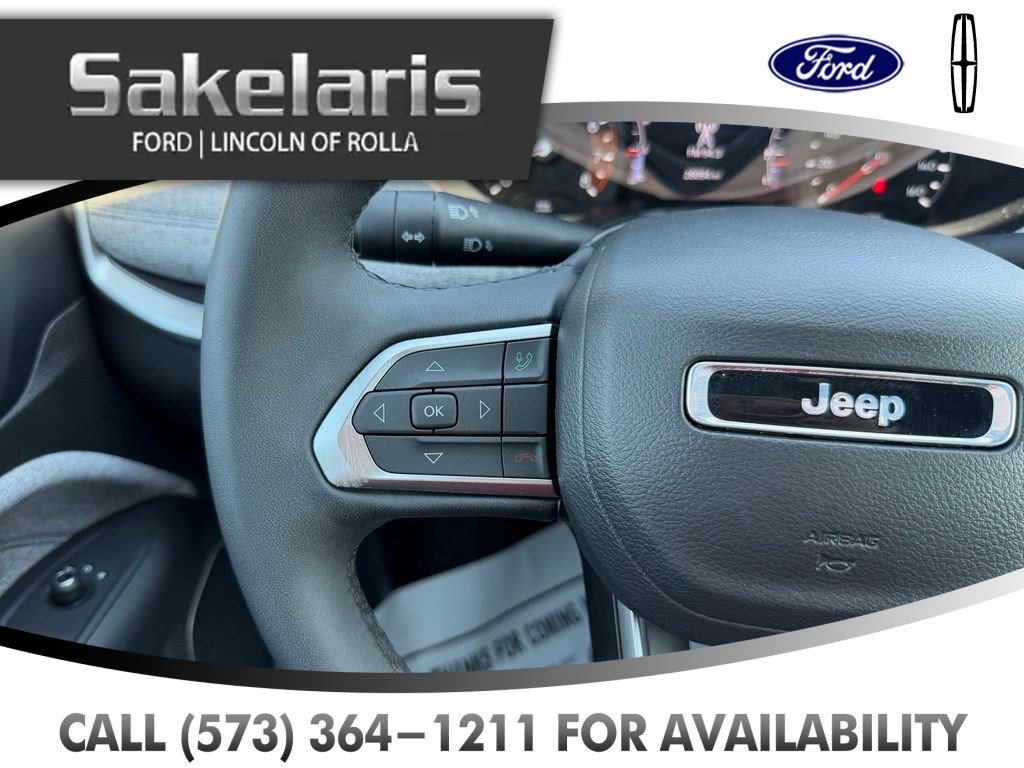 Used 2025 Jeep Compass Latitude AWD/4WD image 16