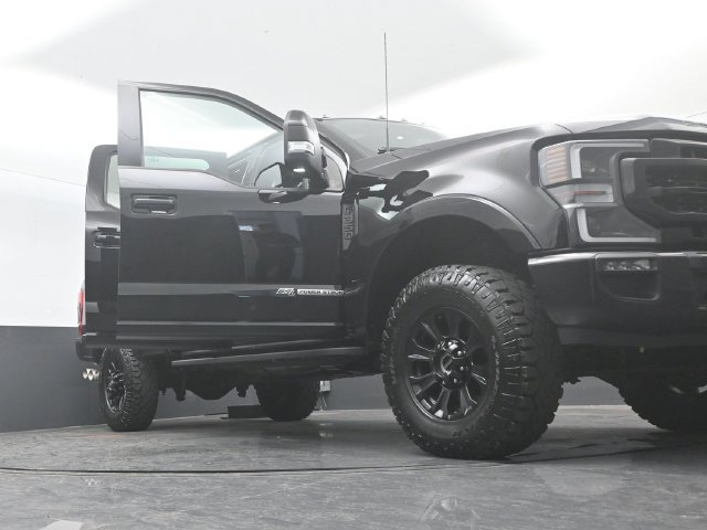 Certified 2022 Ford F350 Lariat w/ Tremor Off-Road Package AWD/4WD image 32
