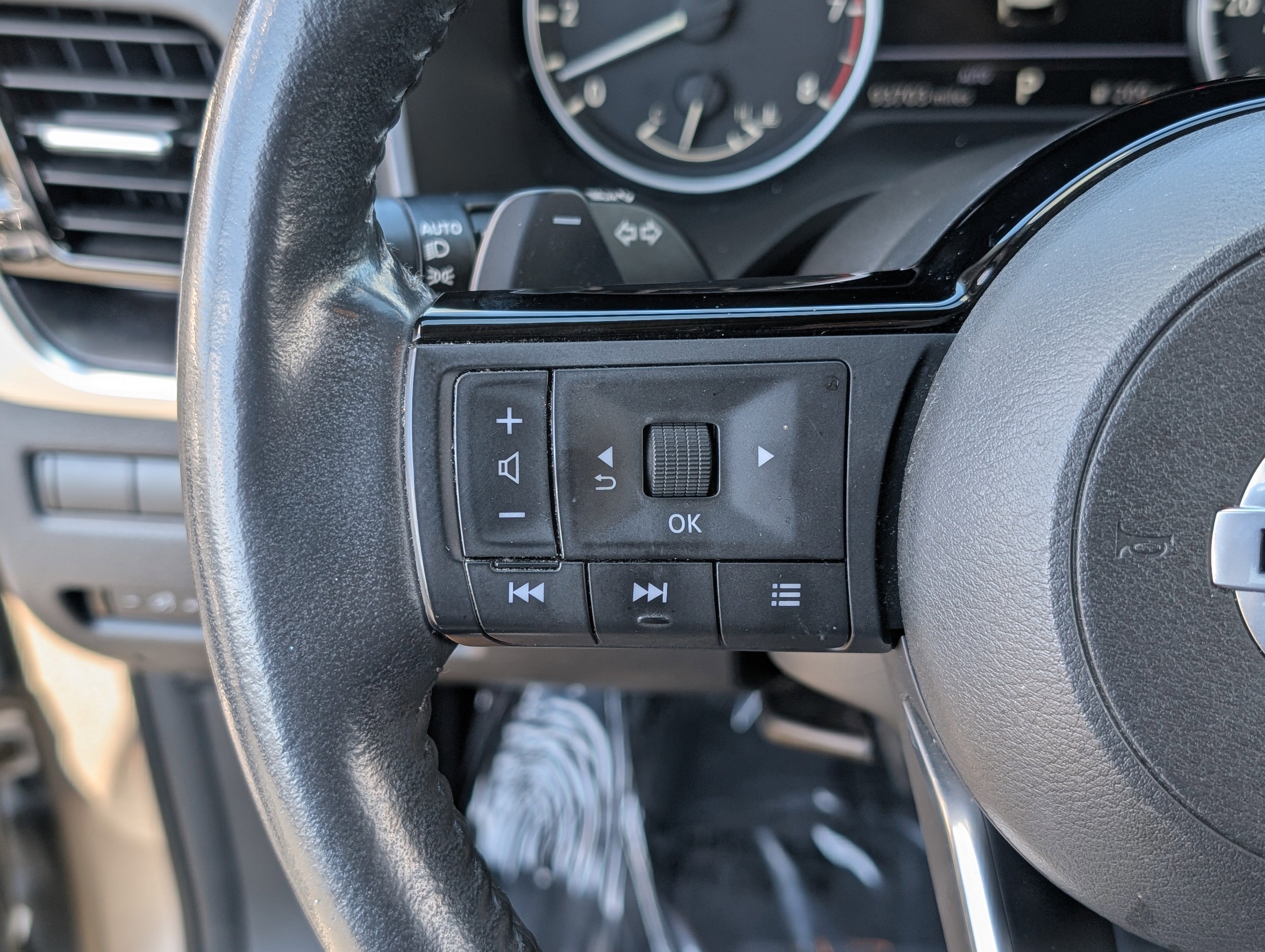 Used 2021 Nissan Rogue SL image 21