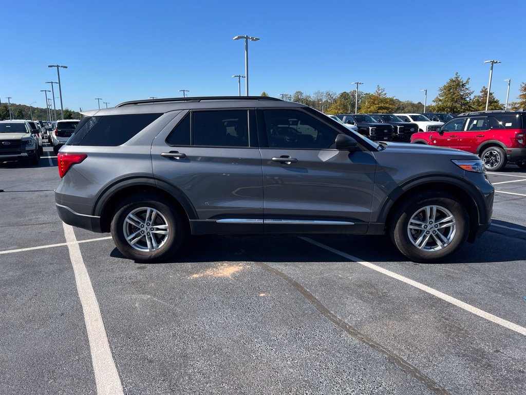 Certified 2022 Ford Explorer XLT w/ Equipment Group 202A AWD/4WD image 4