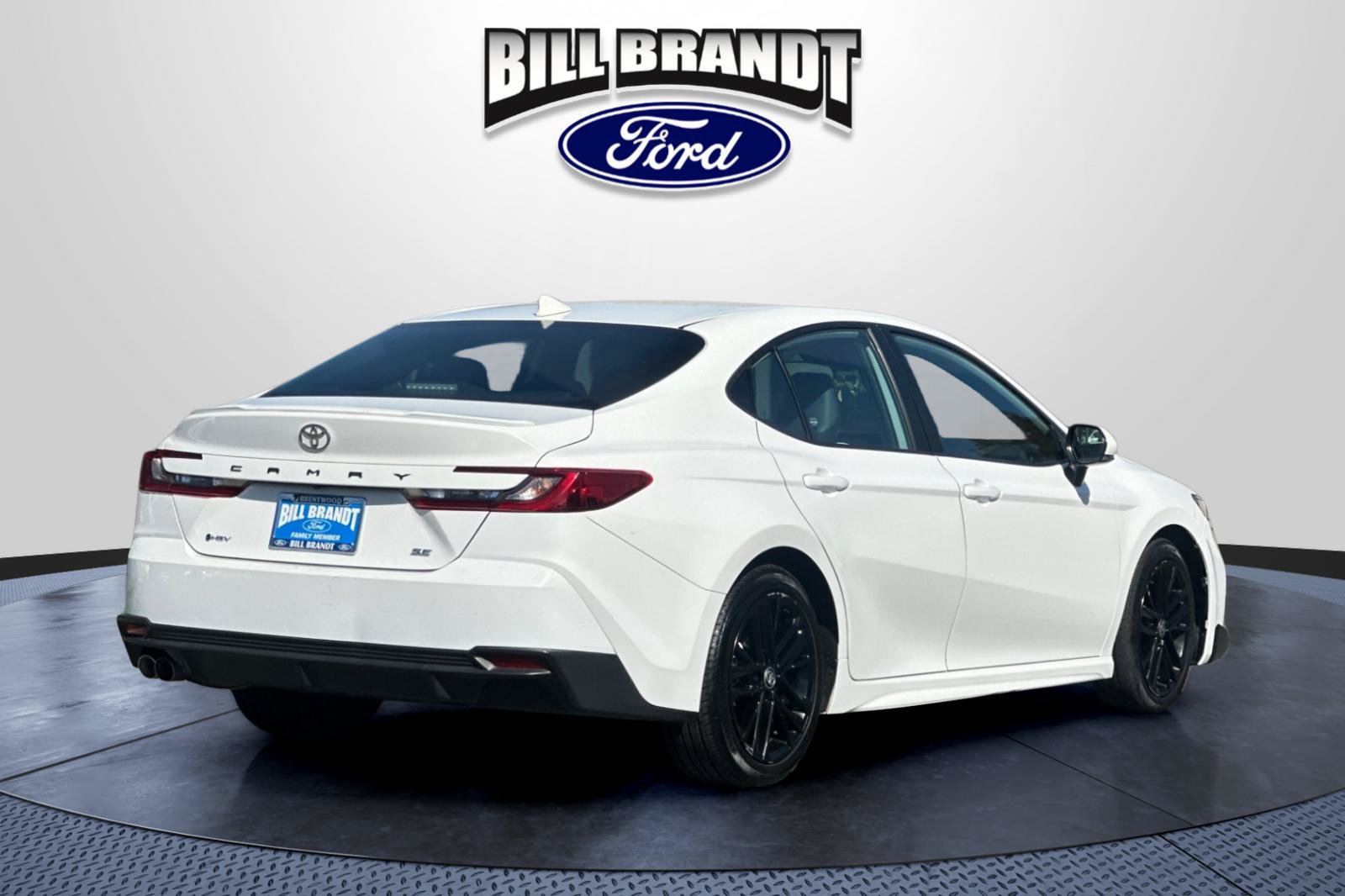 Used 2025 Toyota Camry SE FWD image 3