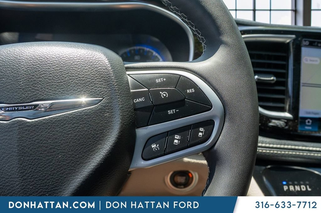 Used 2023 Chrysler Pacifica Limited FWD image 11