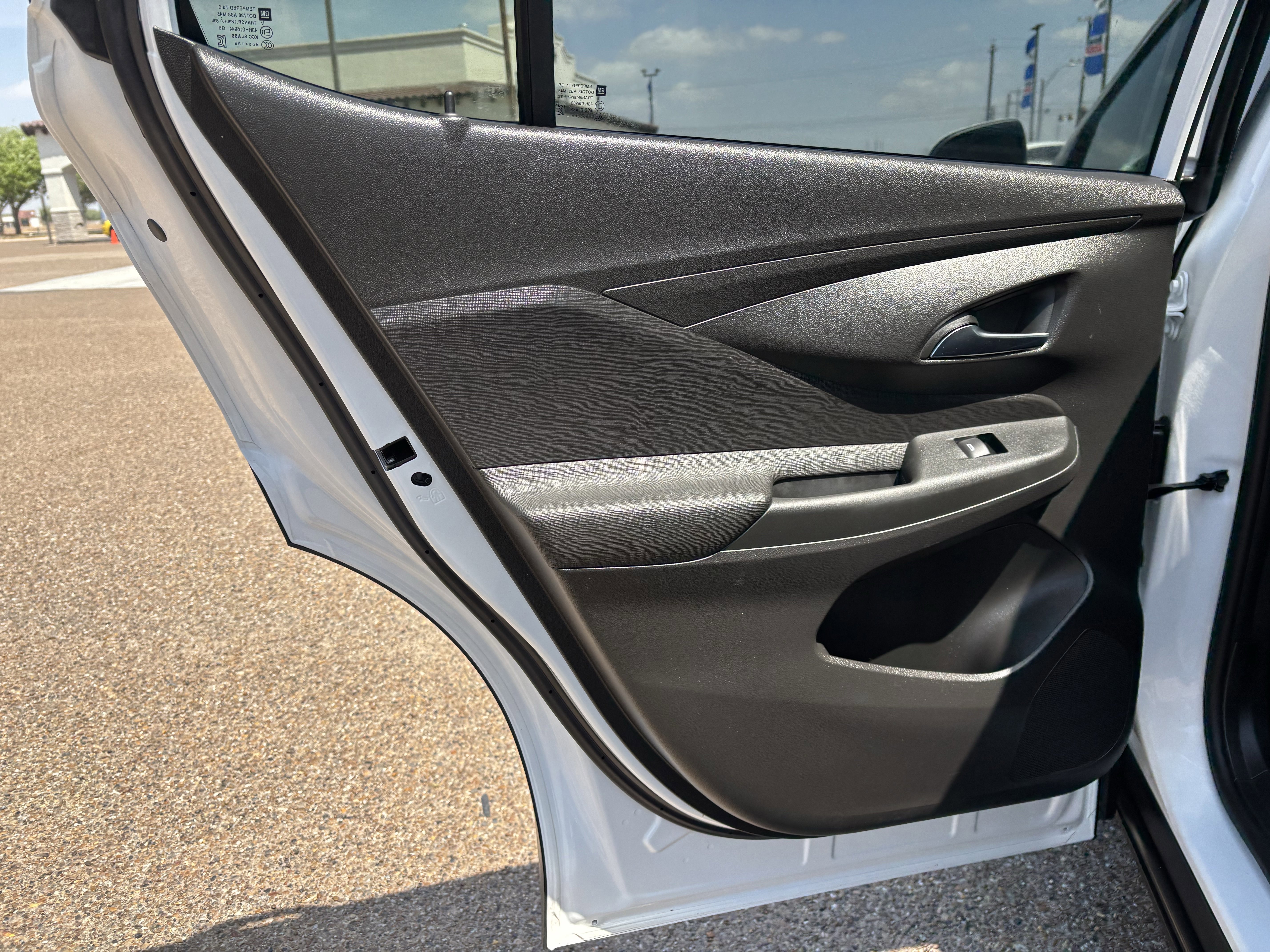 Used 2025 Buick Envista Preferred image 13