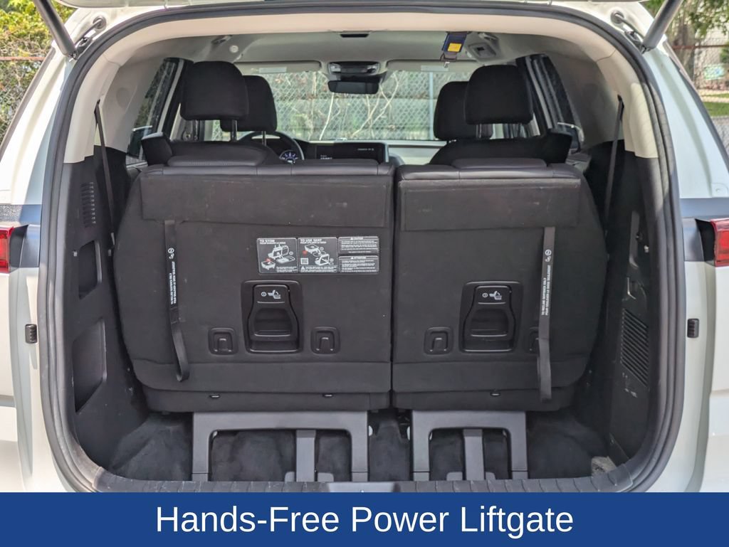 Used 2024 Kia Carnival EX FWD image 13