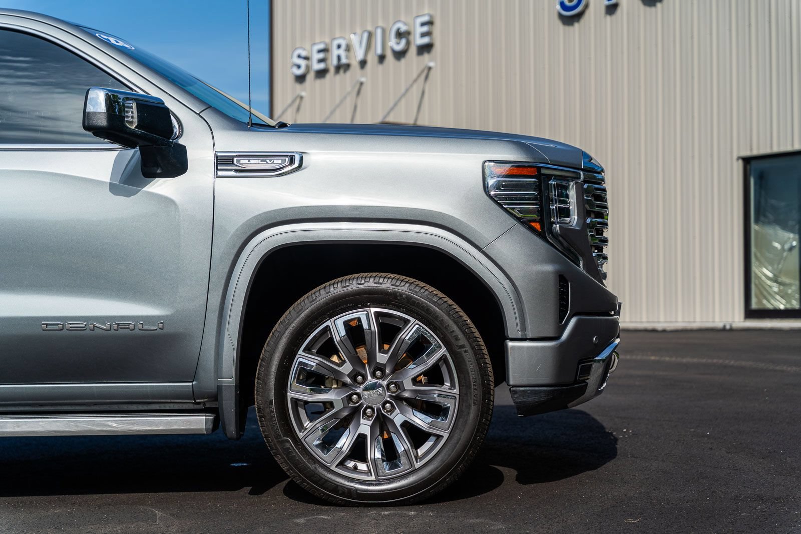 Used 2023 GMC Sierra 1500 Denali w/ Denali Reserve Package AWD/4WD image 9