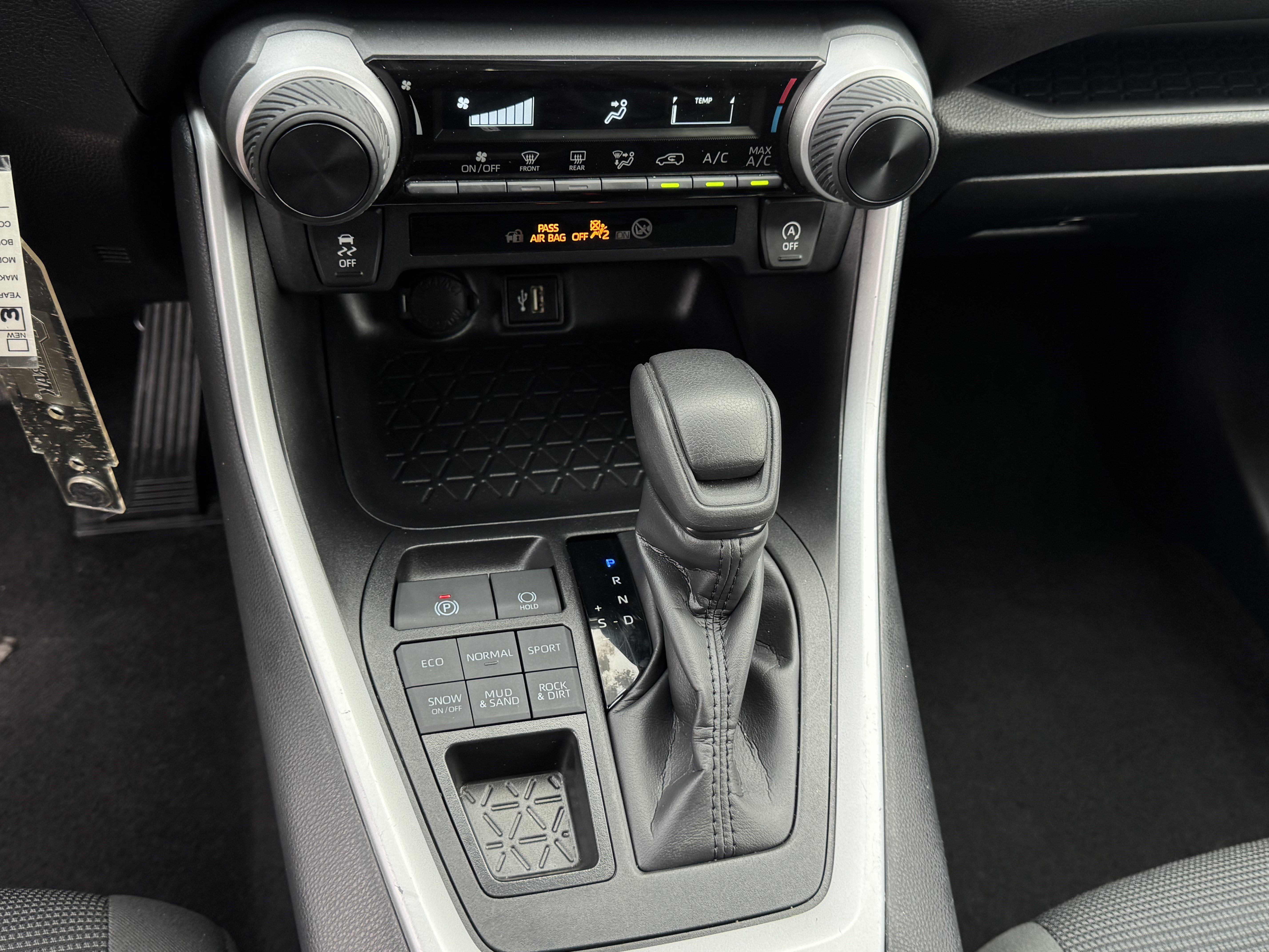 Used 2025 Toyota RAV4 LE image 20