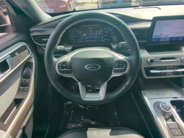 Certified 2023 Ford Explorer XLT w/ Equipment Group 202A AWD/4WD image 17