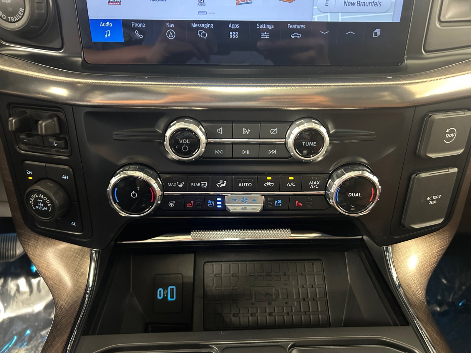 Certified 2024 Ford F150 King Ranch AWD/4WD image 25