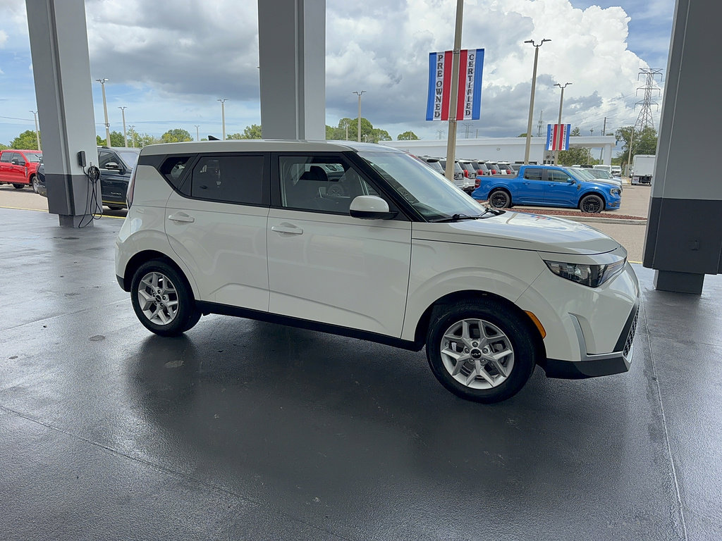 Used 2025 Kia Soul LX w/ LX Technology Package FWD image 5