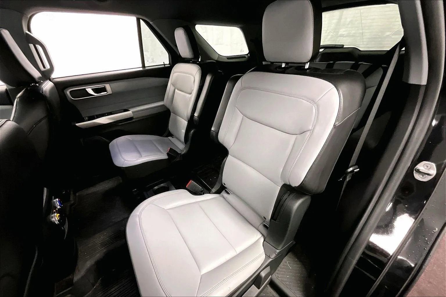 Certified 2021 Ford Explorer XLT w/ Equipment Group 202A image 25