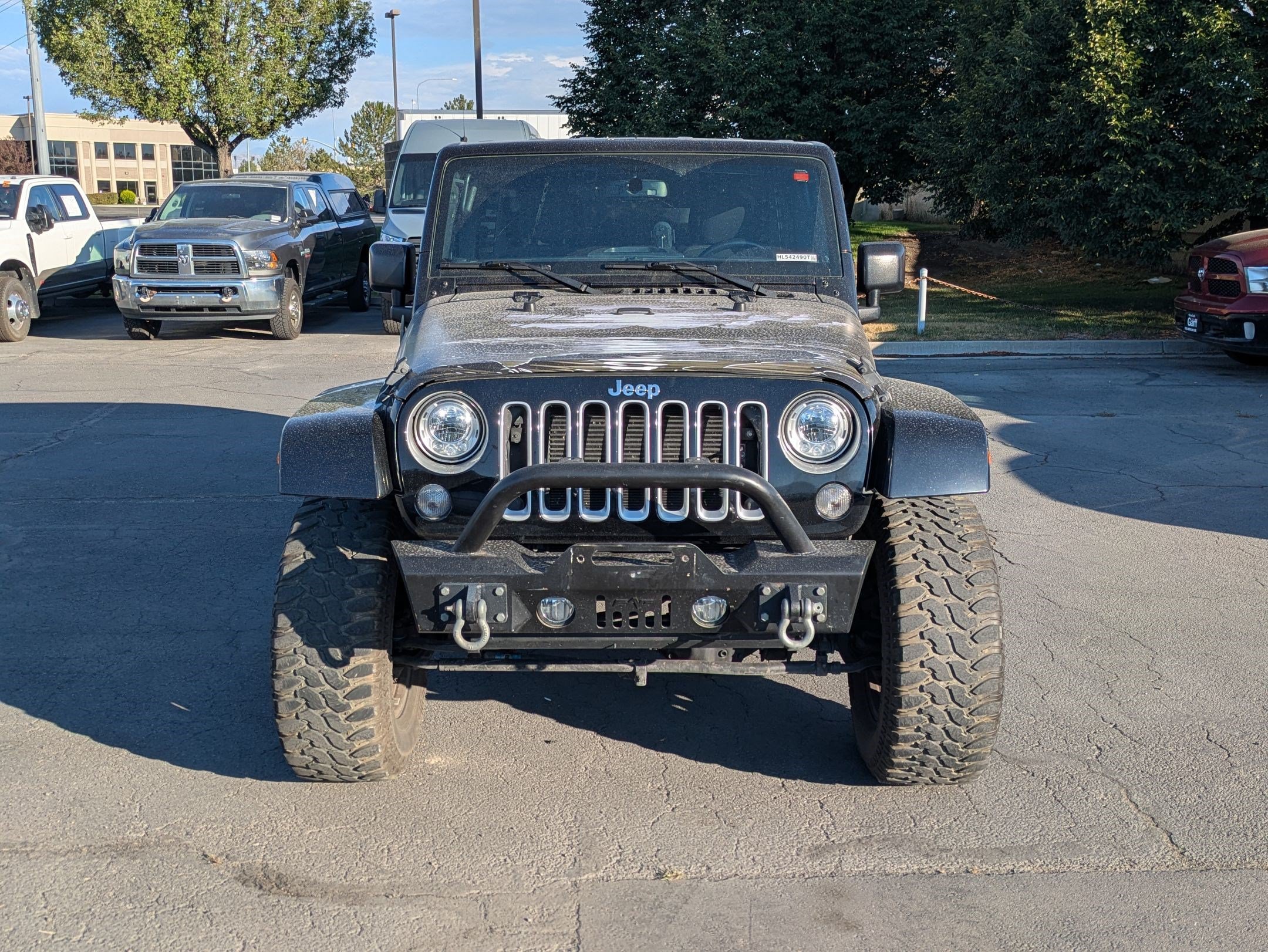 Used 2017 Jeep Wrangler Unlimited Sahara w/ Connectivity Group AWD/4WD image 11