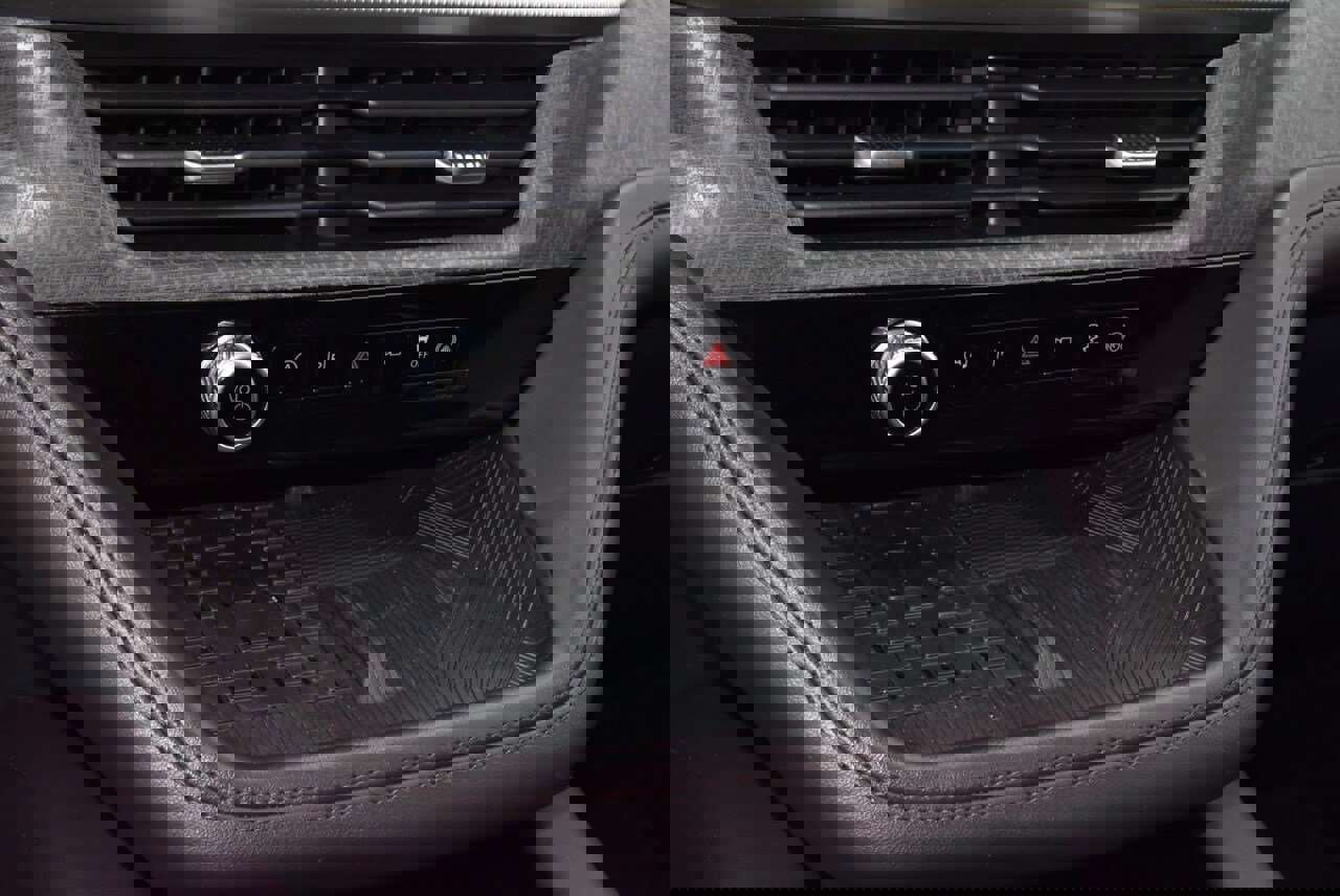 Certified 2025 Ford Explorer Platinum w/ LUX Leather Package image 30