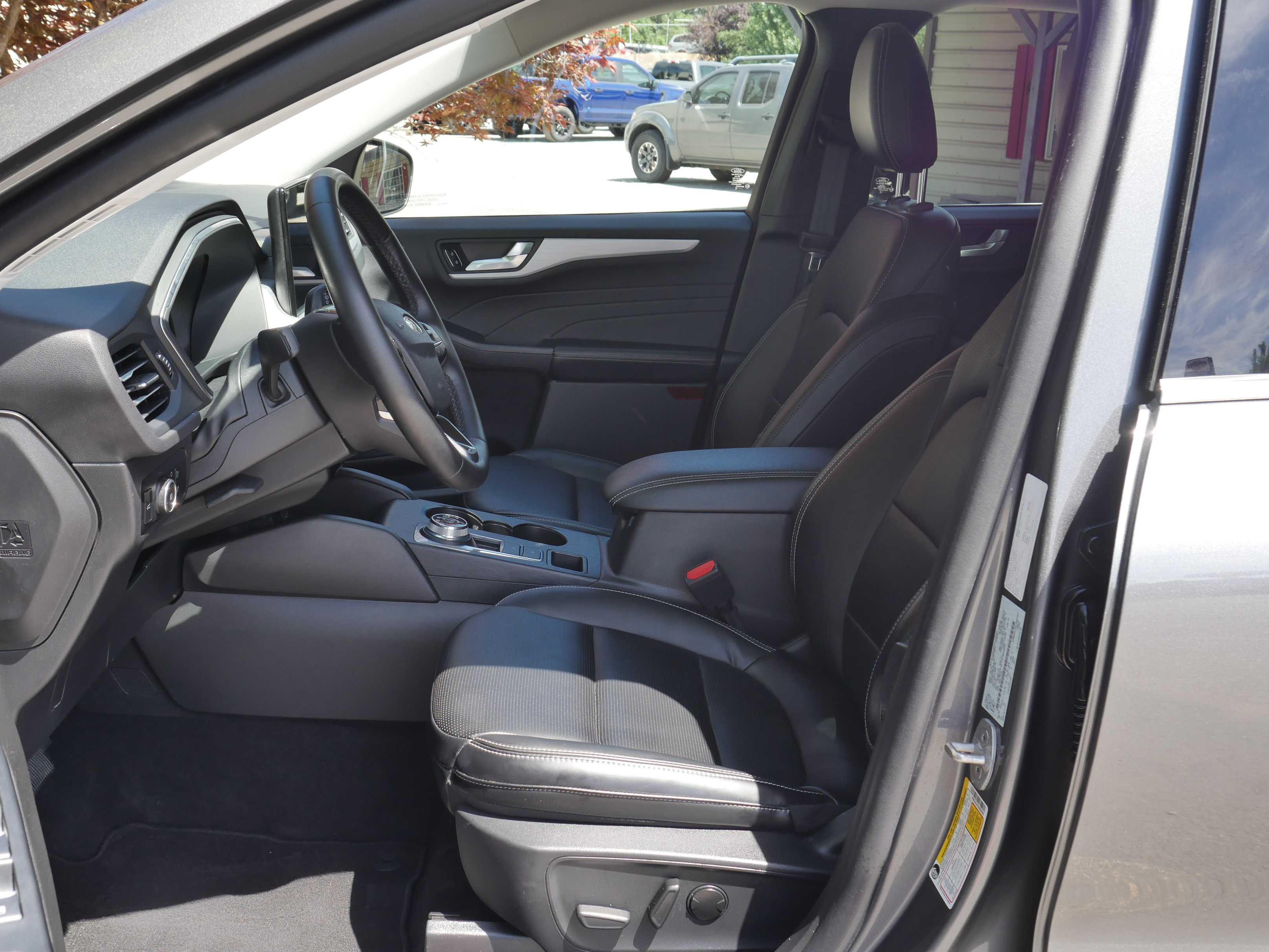 Certified 2025 Ford Escape Platinum AWD/4WD image 3
