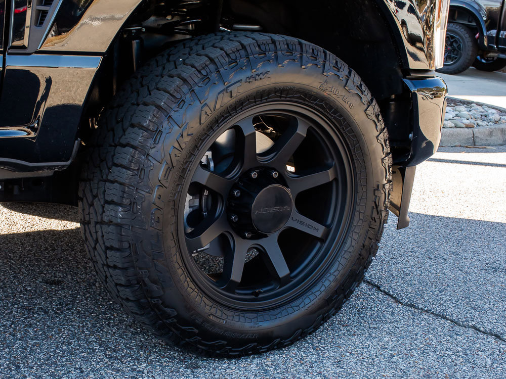 Certified 2025 Ford F350 Platinum w/ FX4 Off-Road Package image 8