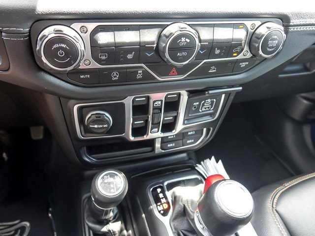Used 2024 Jeep Wrangler Unlimited Sahara w/ Technology Group AWD/4WD image 24