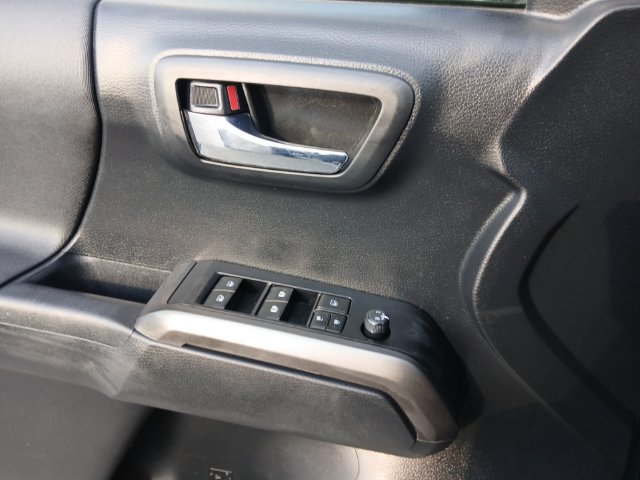 Used 2019 Toyota Tacoma TRD Off-Road w/ Technology Package AWD/4WD image 16