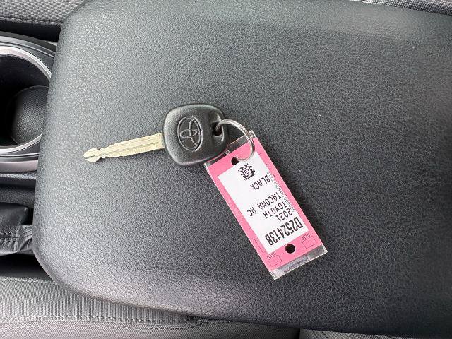 Used 2021 Toyota Tacoma SR AWD/4WD image 15