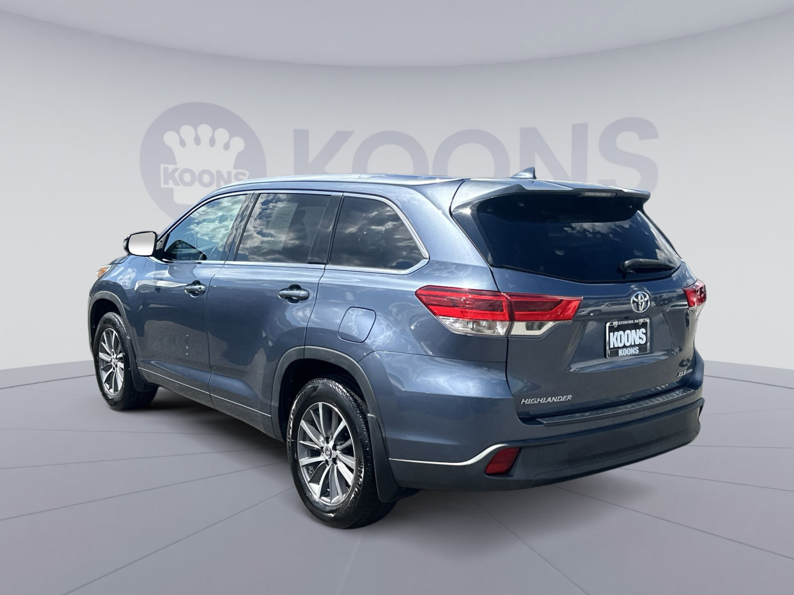Used 2018 Toyota Highlander XLE AWD/4WD image 14