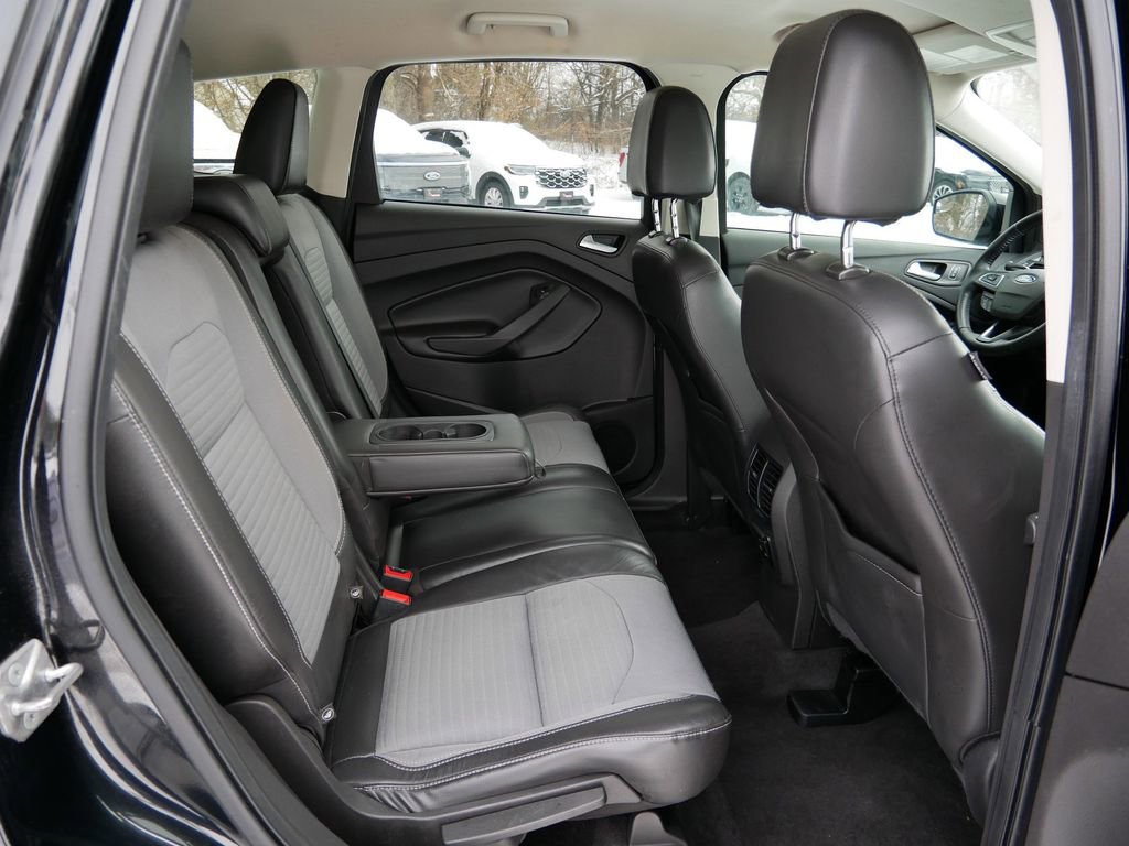 Certified 2017 Ford Escape SE w/ SE Sport Appearance Package image 9