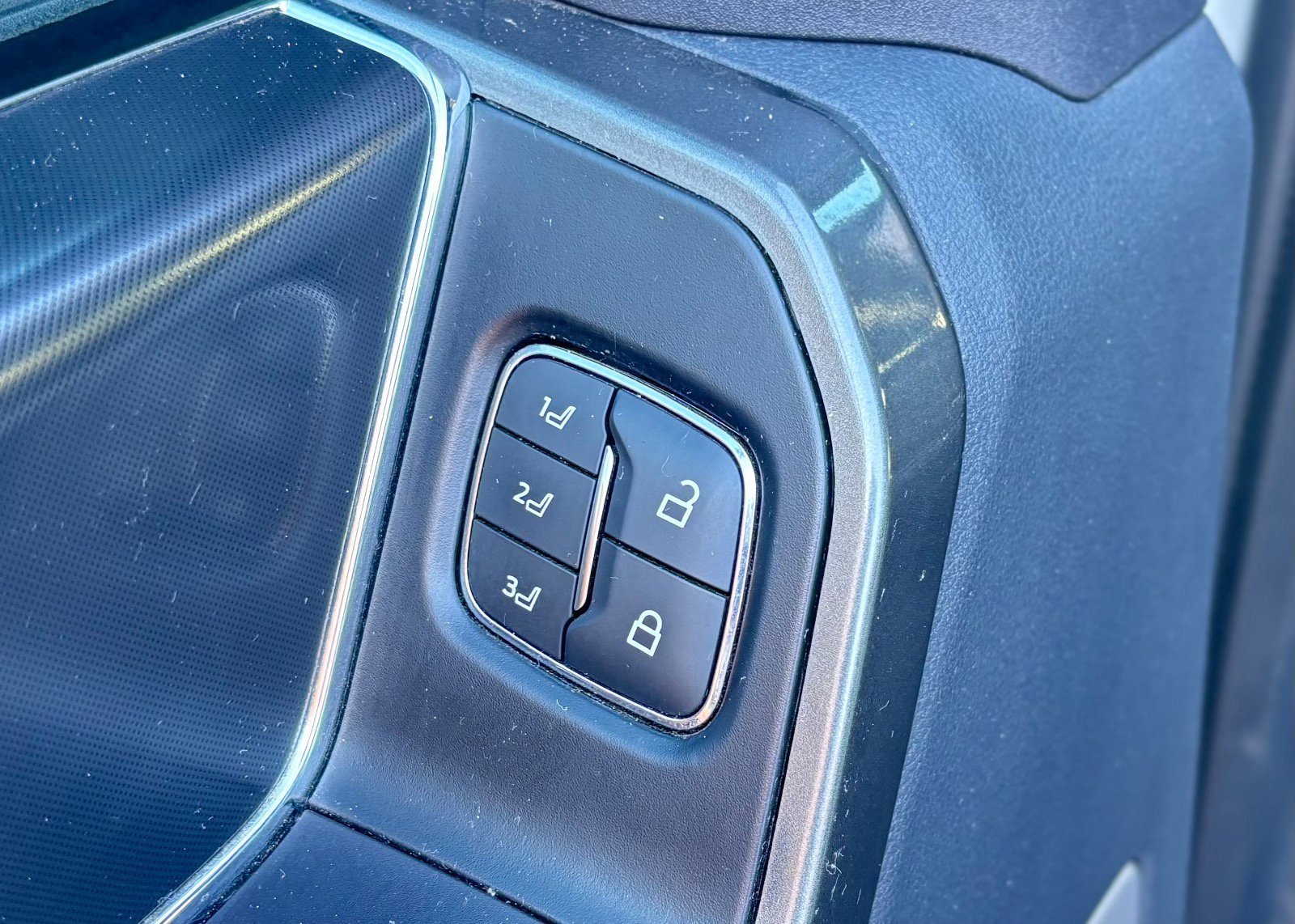 Certified 2022 Ford F150 Lariat w/ Equipment Group 502A High image 28