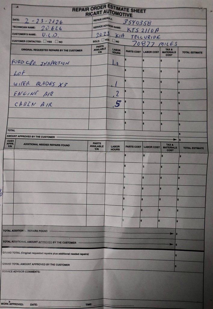 Used 2023 Kia Telluride EX w/ EX Captain's Chair Package image 13