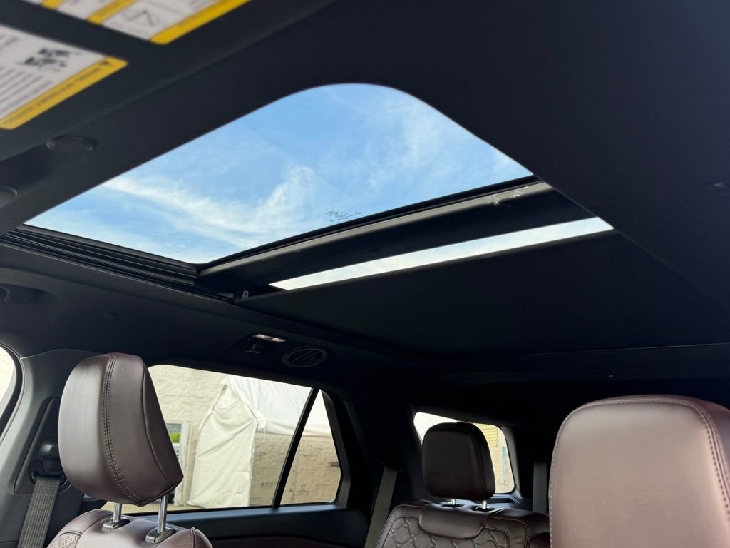 Certified 2025 Ford Explorer Platinum w/ LUX Leather Package image 22