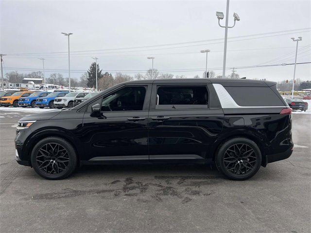 Used 2024 Kia Carnival LX image 2