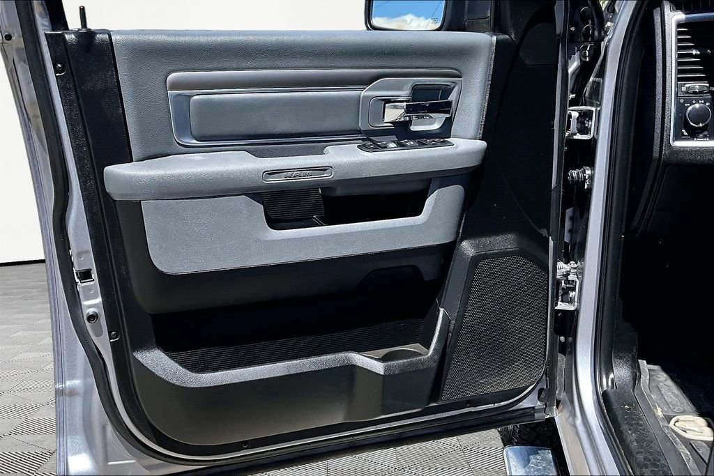 Used 2020 RAM 1500 Classic SLT w/ Luxury Group RWD image 24